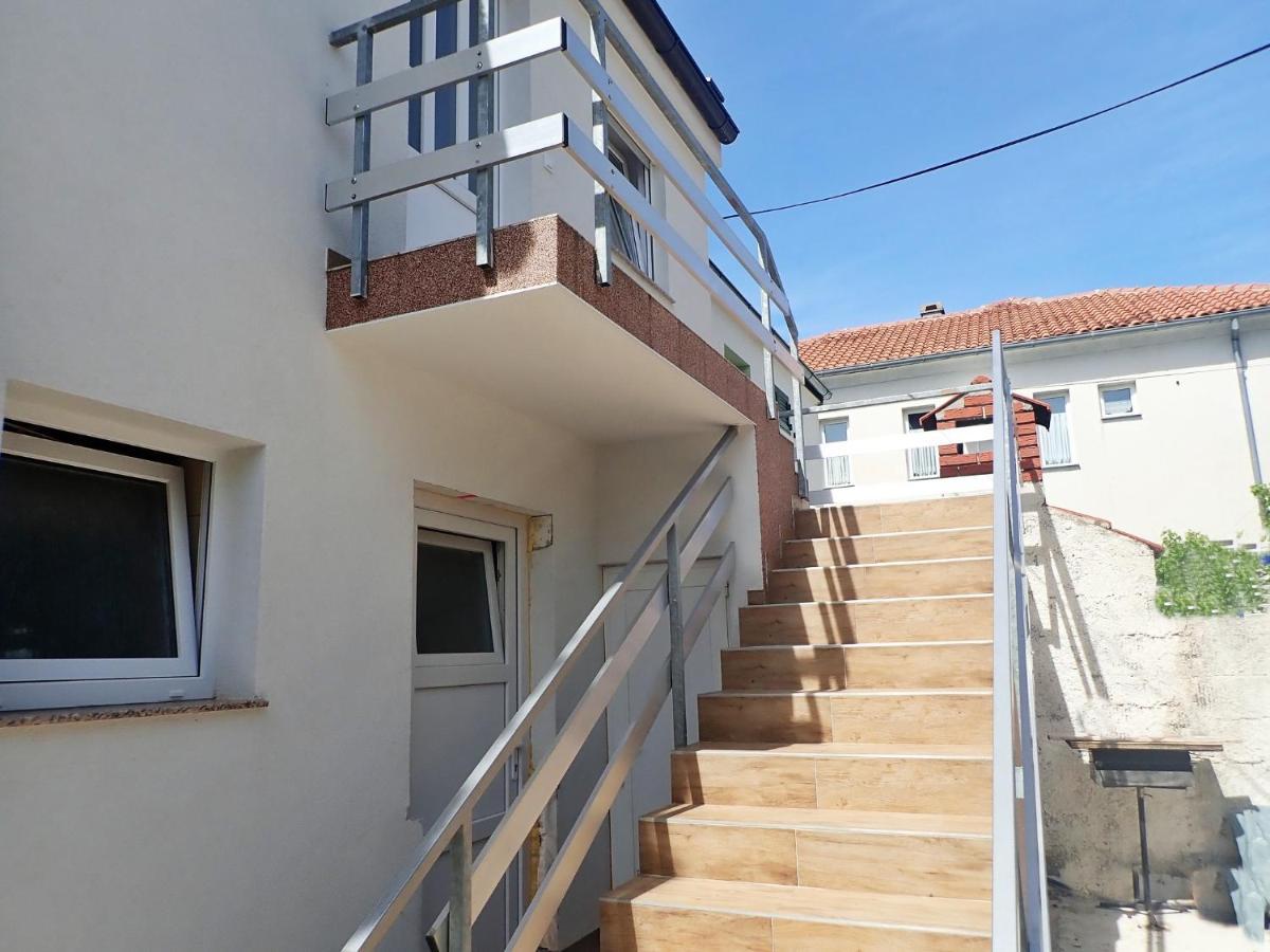 Apartment Maca Starigrad Paklenica Εξωτερικό φωτογραφία